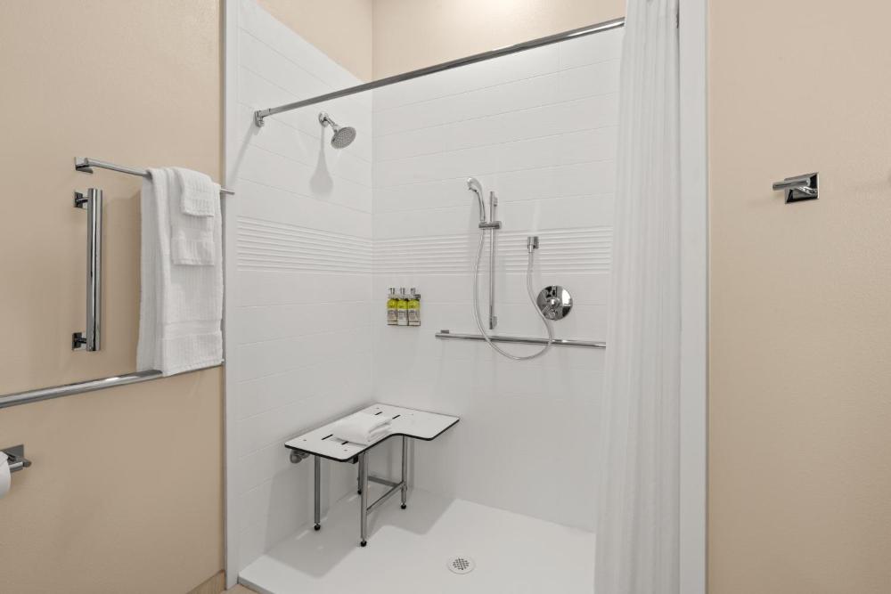 King Studio-Disability Access/Roll in Shower/Non-Smoking interior